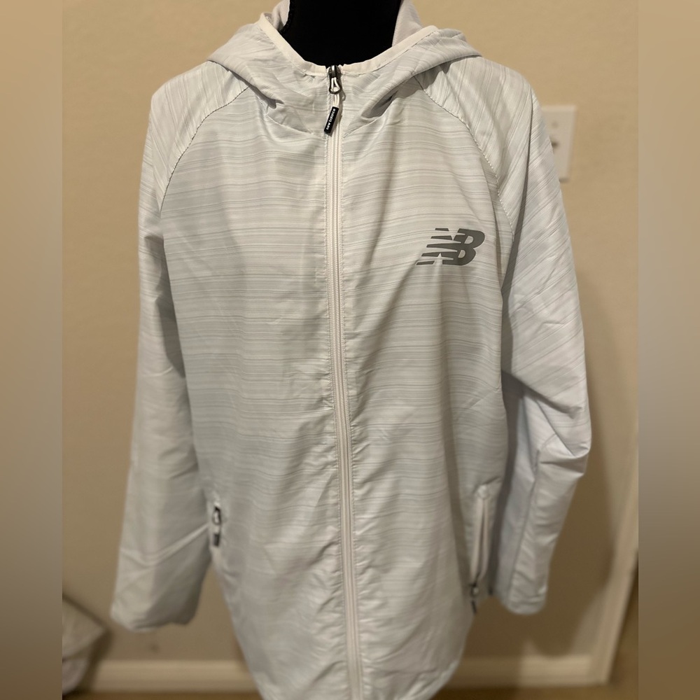 New Balance Jacket‎ Women Large color White Windbreaker Workout Athleisure. NWT.